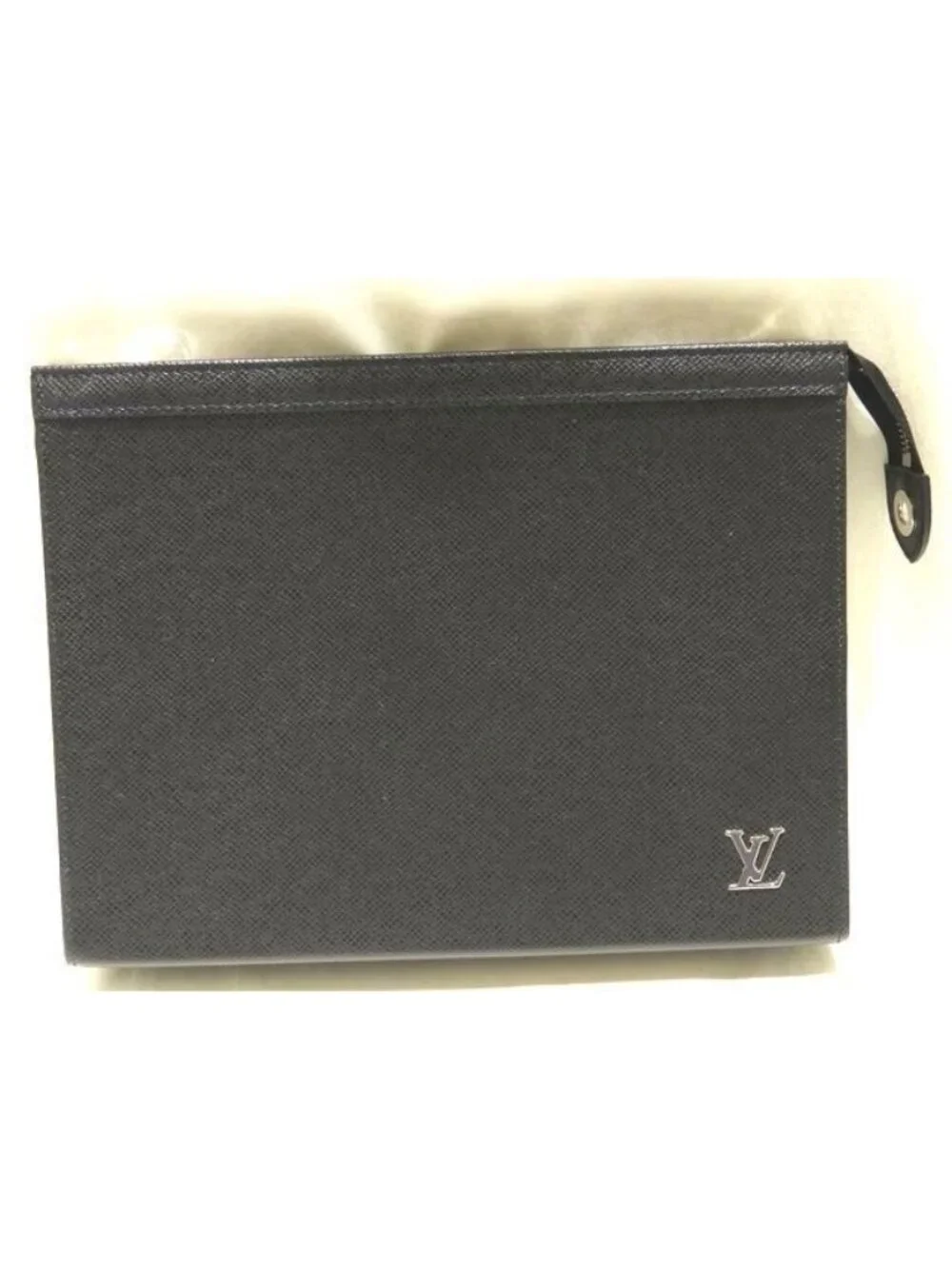 Louis Vuitton Pochette Voyage Clutch Taiga Noir Second